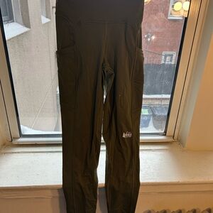 REI Women’s Olive Green swiftland running tights 7/8 size extra small
